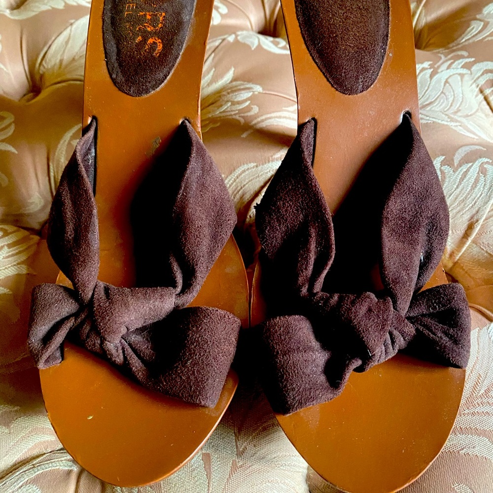 Michael Kors heel sandals with brown suede criss cross over toes
